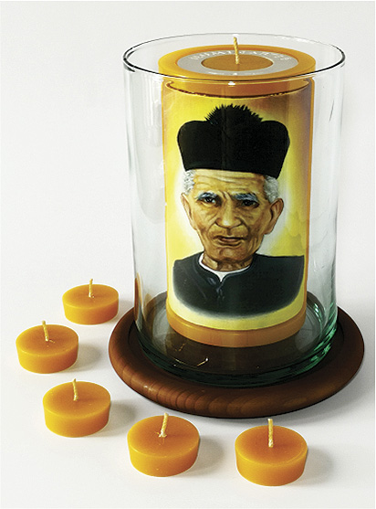 Vela Decorativa pintada al Óleo: Beato Padre Marianito / decorative handmade candle painted in oil: Blessed Father Marianito