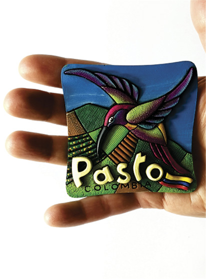 Imán Decorativo en Relieve: Quinde 1 / handcrafted decorative embossed magnet: hummingbird 1